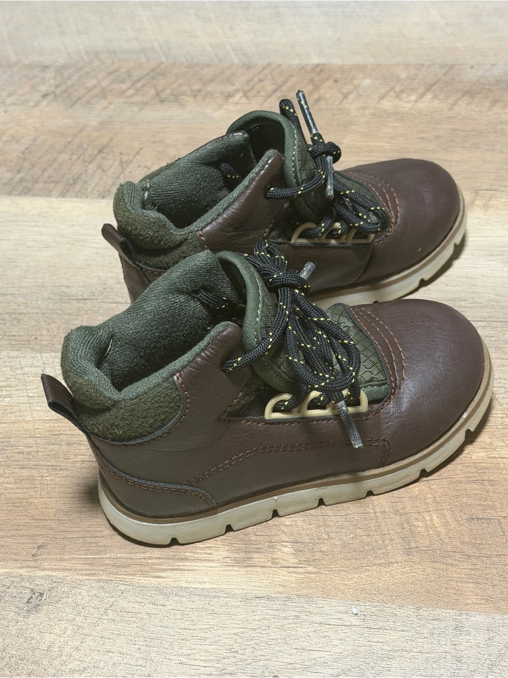 OshKosh B’gosh Toddler Boots | Size 8 - Picture 4 of 8